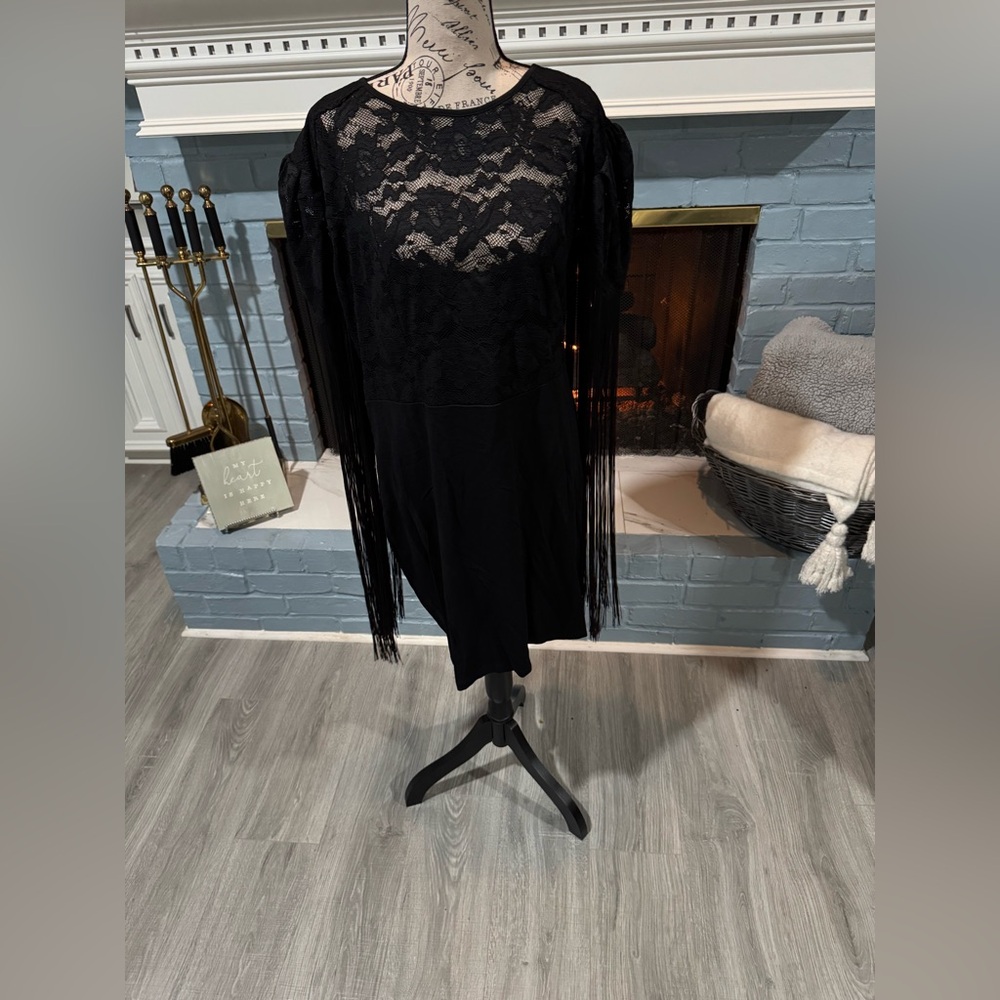 Perfect for rodeo season! Fringe sleeve knee length dress